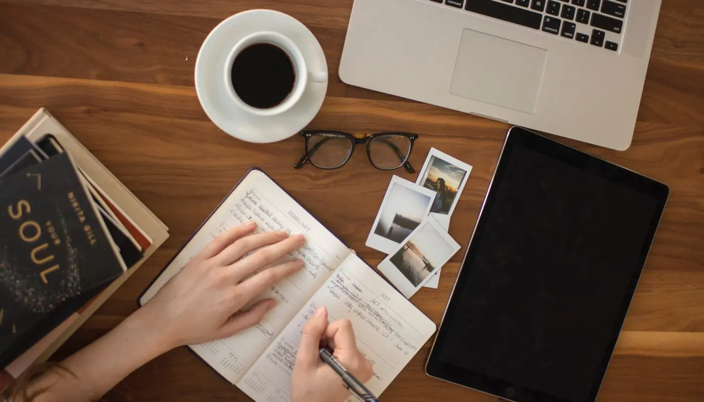 Choisir entre le portage salarial ou le freelance